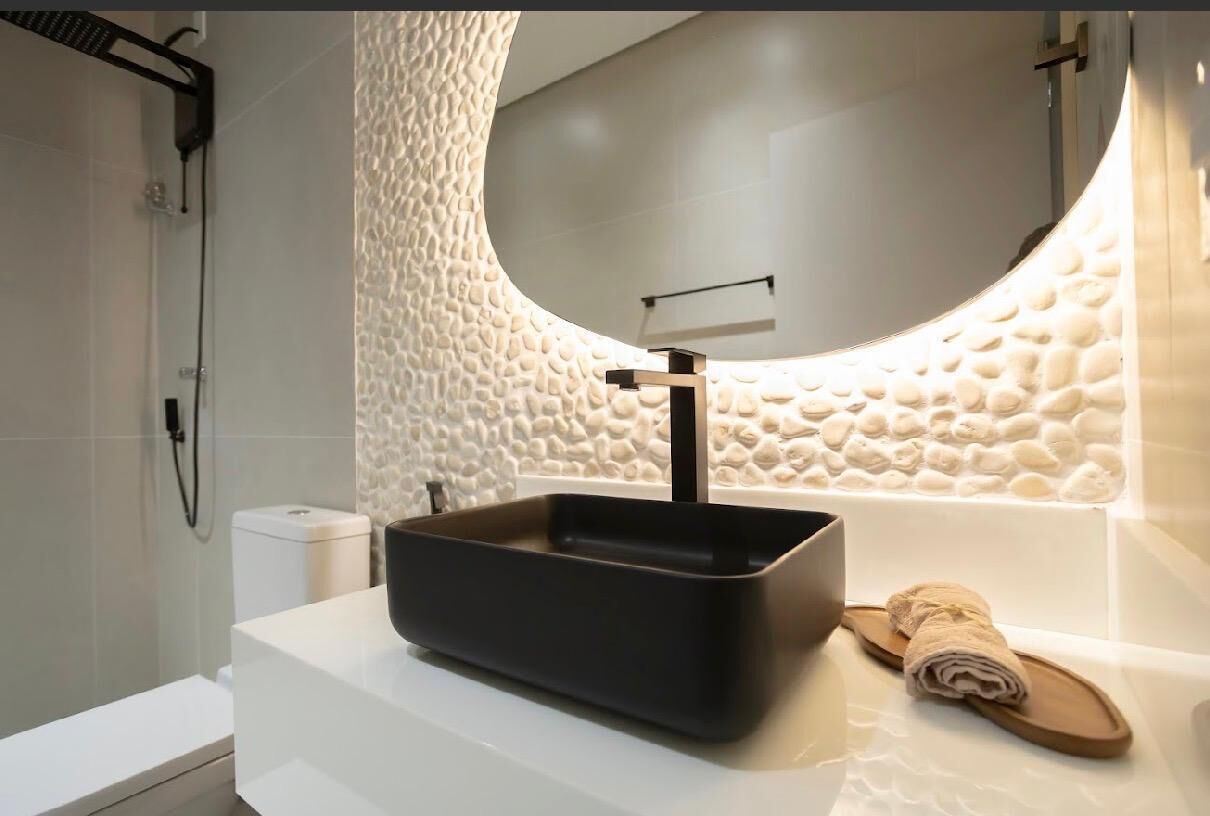 Premium-Suite, Stadtblick | Badezimmer | Dusche, Haartrockner, Handtücher, Seife