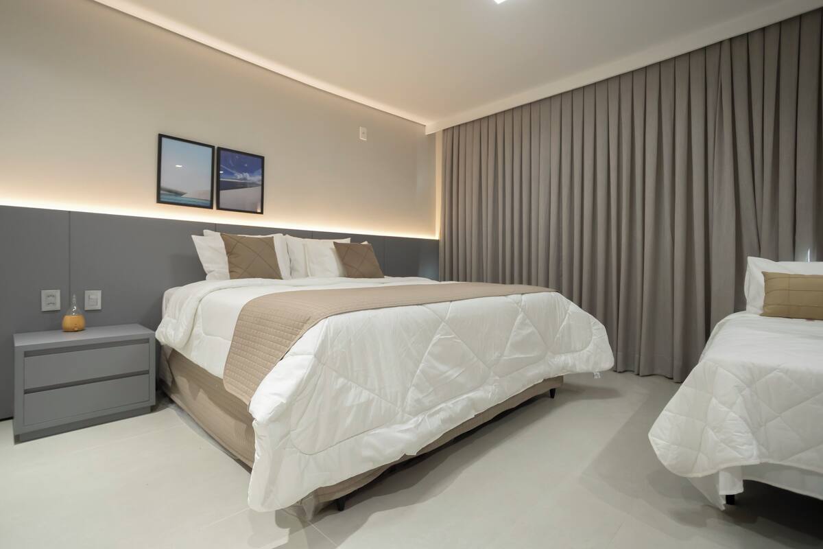 Premium Suite | Minibar, in-room safe, laptop workspace, WiFi (free)