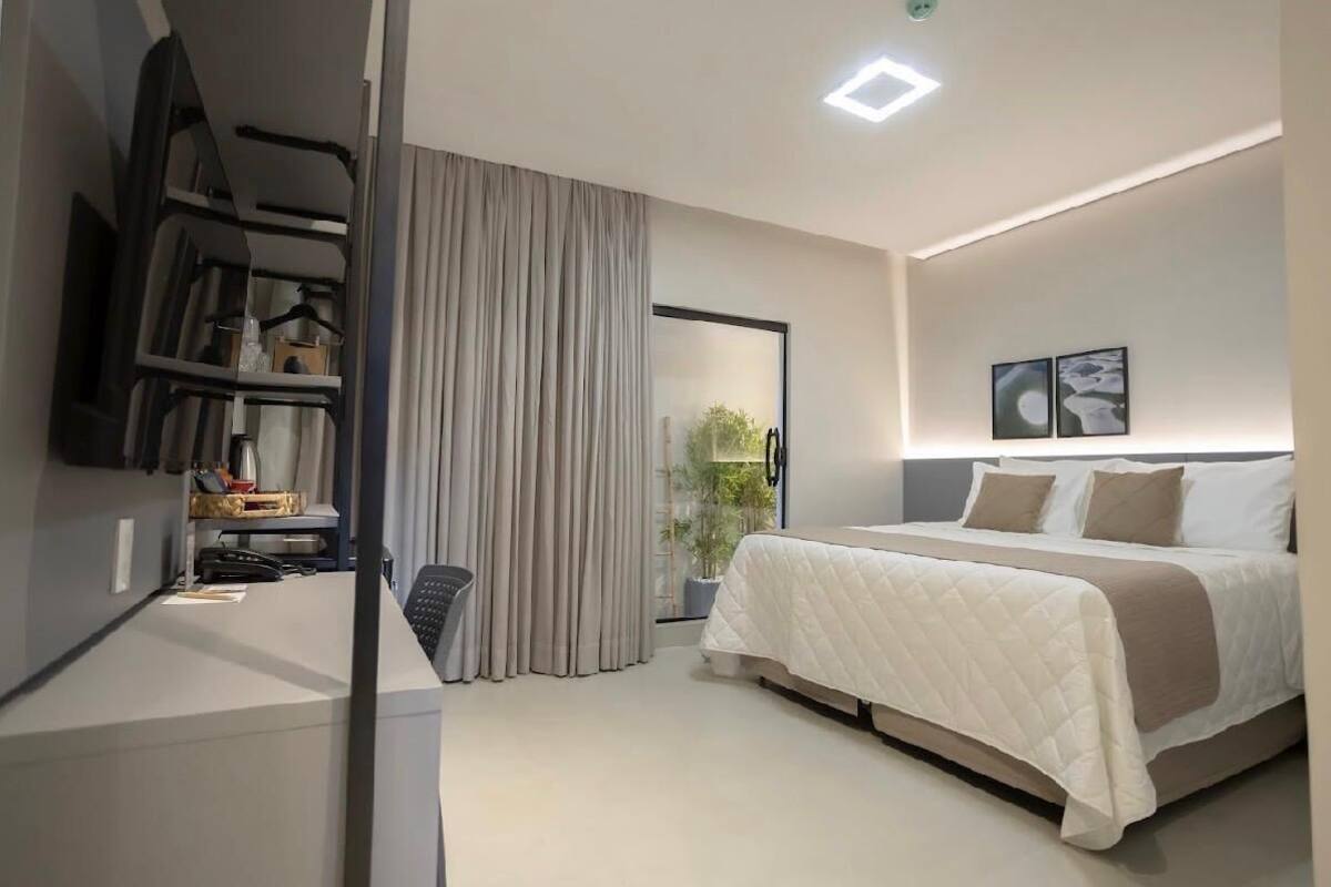 Deluxe Double or Twin Room | Minibar, in-room safe, laptop workspace, WiFi (free)