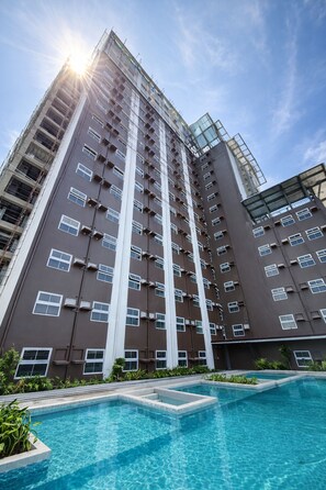 Pool - New Ocean 1BR near Mactan Airport / Pool & Rooftop Terrace (Lapu-Lapu)