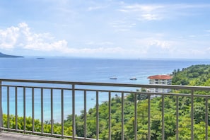 Property grounds - New Ocean 1BR near Mactan Airport / Pool & Rooftop Terrace (Lapu-Lapu)