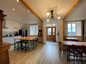 Dining - Maison 'Lilas Rose' 300m², 12 guests, private garden and barbecue (Le Mas-de-Tence)