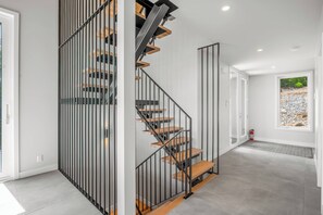 Interior - LE-BOTANISTE (Les Éboulements)