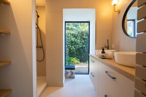 Shower, hair dryer, towels - [Peaceful] Modern villa in Pyla with swimming pool (Pyla-sur-Mer)