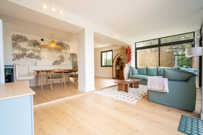 TV - [Peaceful] Modern villa in Pyla with swimming pool (Pyla-sur-Mer)
