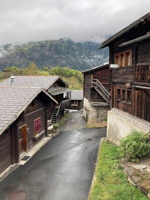 Exterior - Swiss Chalet - upstairs apartment (Grengiols)