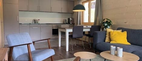 Televisio, pöytäjalkapallopöytä, stereot