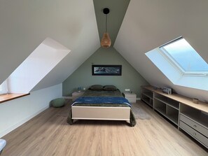 4 bedrooms, iron/ironing board, WiFi, bed sheets - Detached house (Douarnenez)