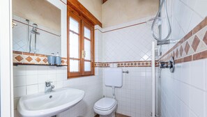 Shower, hair dryer, bidet, towels - Exclusive villa in Franciacorta, Villa Asteria (Lombardia)