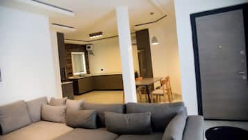 Familienapartment, Balkon, Blick auf die Anlage | Wohnbereich