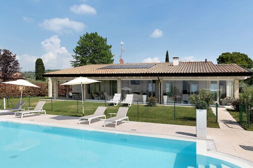 Bardolino Golden Hill – Villa privée avec piscine chauffée et jacuzzi