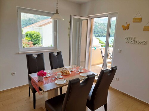 A2 - Charming 2-Bedroom Escape near Dubrovnik: Balcony Sea View & High-Speed Wi-Fi