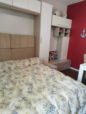 1 bedroom, free WiFi, bed sheets, wheelchair access - Apartment in Salò, just a stone's throw from the center (Salò)