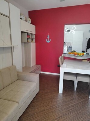 Smart TV - Apartment in Salò, just a stone's throw from the center (Salò)