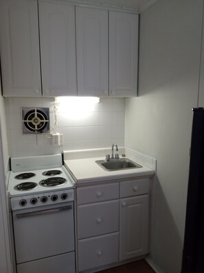 Private kitchen - Budget midtown studio for 2 (Ocean City)