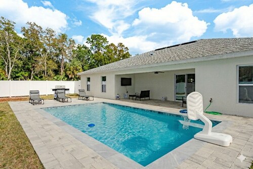 Sun Soaked Florida Retreat with Heated Pool