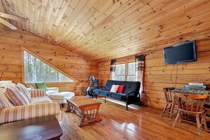 Smart TV - Paws and Relax-Pet Friendly, Private, Close to Lake Lure, Father's Day (Mill Spring)
