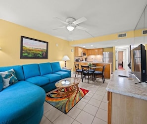 40-inch flat-screen TV with cable channels - Magic Tree Resort by Coolvacay (Kissimmee)