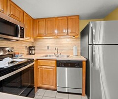 Full-size fridge, microwave, coffee/tea maker, toaster