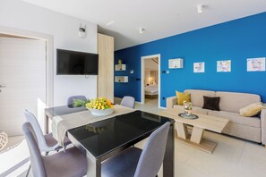 Dining - Large vacation apartment with 4 bedrooms, 4 bathrooms and swimming pool (Crikvenica)