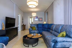 Smart TV - Luxury 2 bed Urban Oasis in the Heart of Athens (Kesariani)