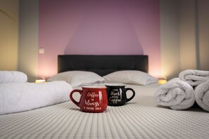2 bedrooms, iron/ironing board, WiFi, bed sheets - Luxury 2 bed Urban Oasis in the Heart of Athens (Kesariani)