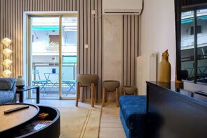 Living area - Luxury 2 bed Urban Oasis in the Heart of Athens (Kesariani)