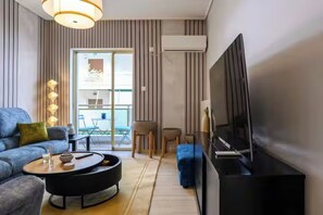 Living area - Luxury 2 bed Urban Oasis in the Heart of Athens (Kesariani)