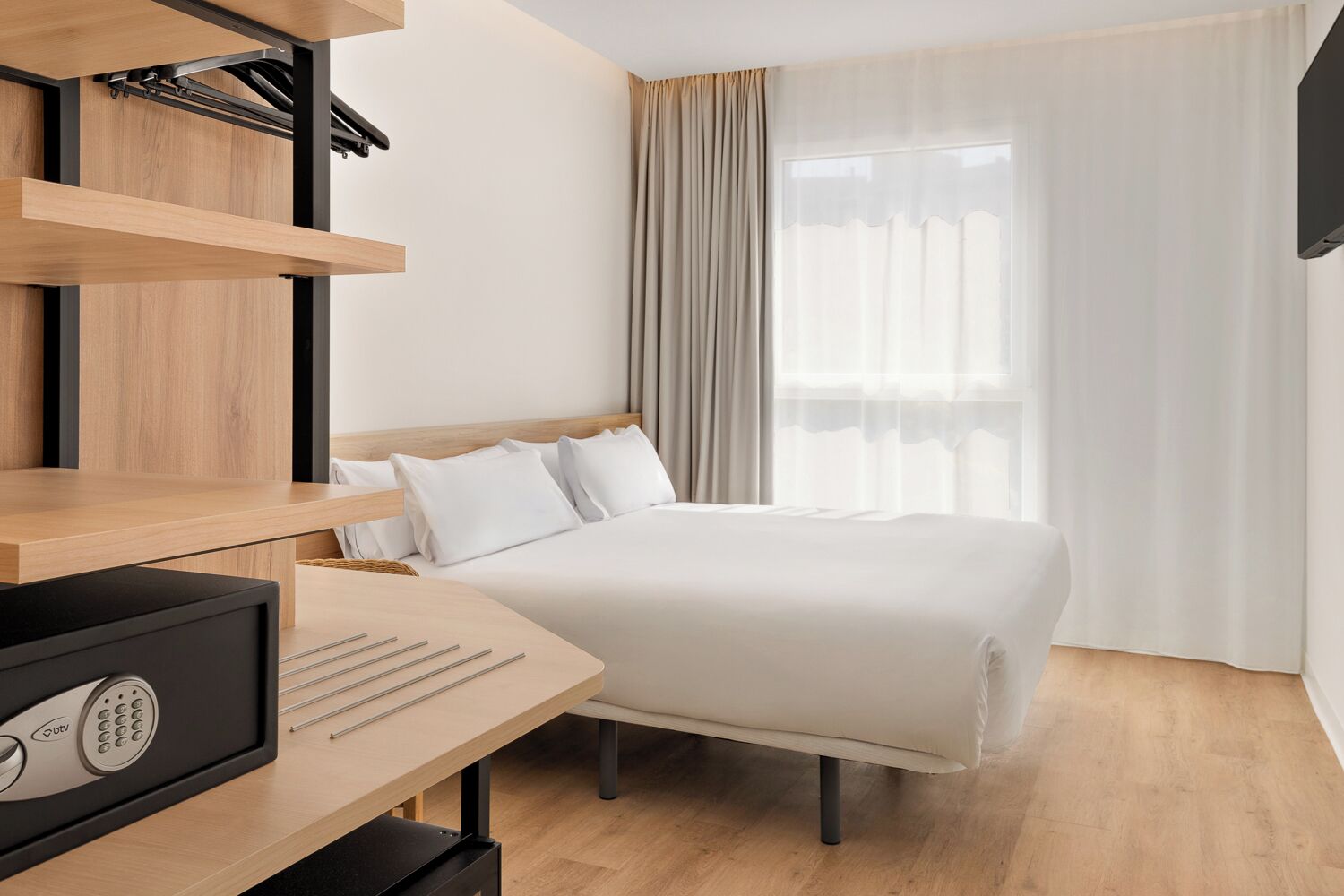 Double Room | In-room safe, laptop workspace, iron/ironing board (on request)