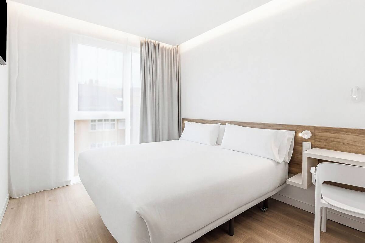 Double Room | In-room safe, desk, laptop workspace, free WiFi