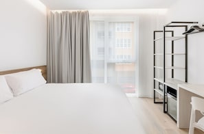 Chambre double | Coffre-fort, bureau, espace de travail pour ordinateurs portables