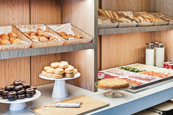 Daily buffet breakfast for a fee