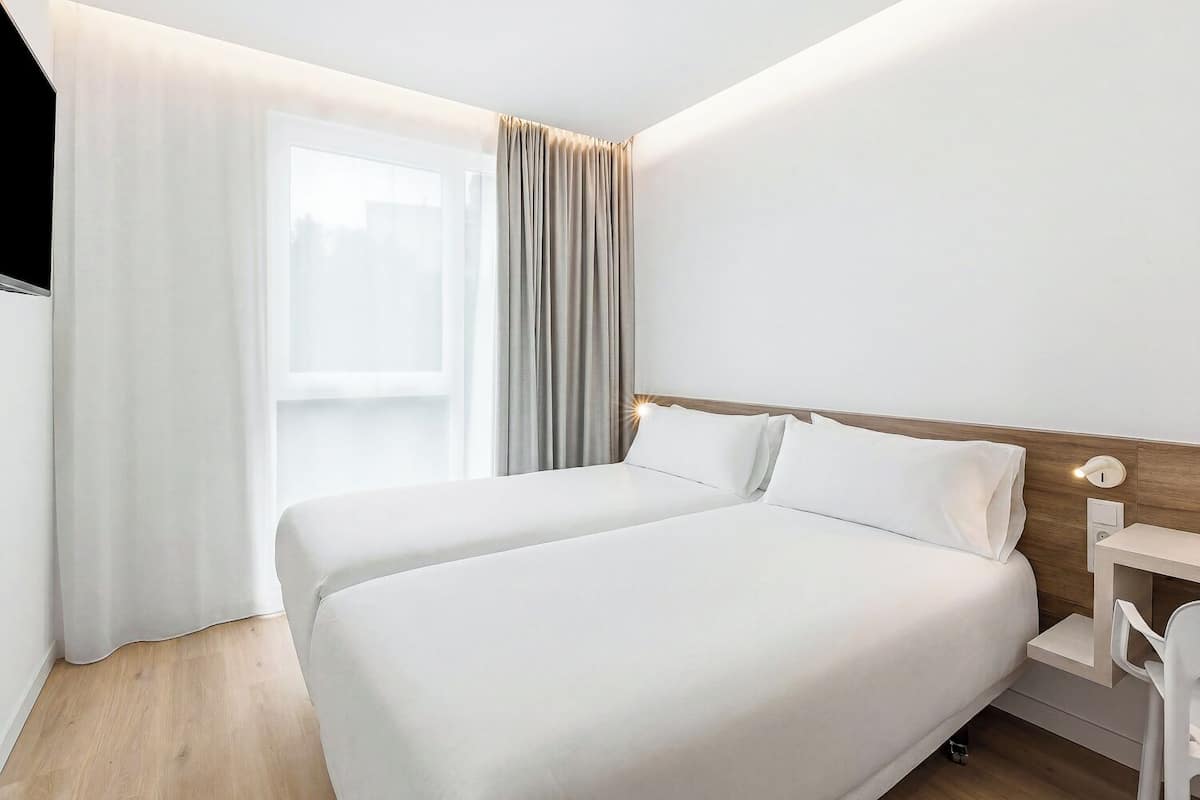 Twin Room | In-room safe, desk, laptop workspace, free WiFi