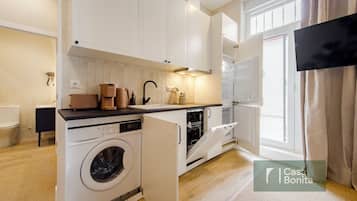 Familienapartment, Blick auf den Innenhof | Eigene Küche