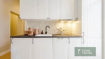 Familienapartment, Blick auf den Innenhof | Eigene Küche