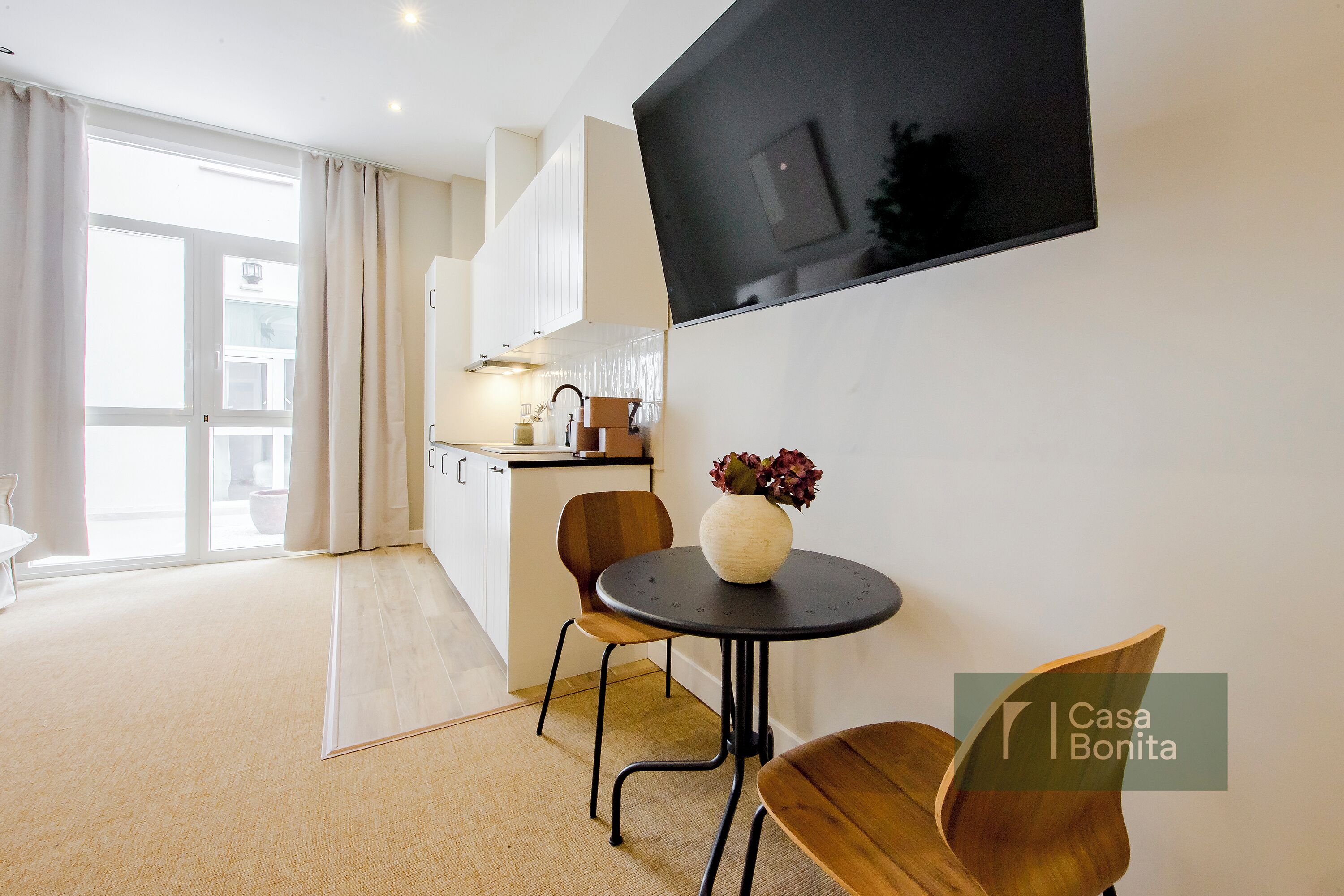 Deluxe studio suite, uitzicht op de binnenplaats | Dineerruimte