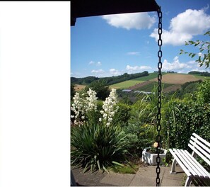 Terrace/patio - Holiday Home Hennesee with Mountain View, Private Terrace and Wi-Fi (Meschede)