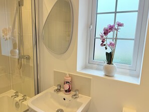 Towels, soap, toilet paper - Randall House (Stewartby)