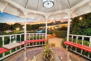 Terrace/patio - Perfect For Families! Pool, Spa, Tennis, Orchards (Fillmore)