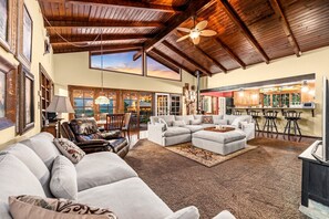 Living area - Perfect For Families! Pool, Spa, Tennis, Orchards (Fillmore)