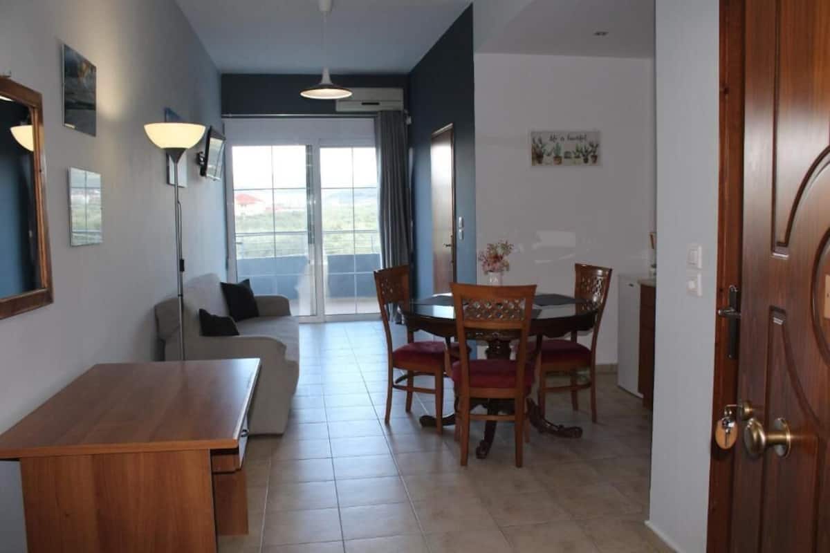 Basic Apartment, Balcony, Courtyard View | Living area