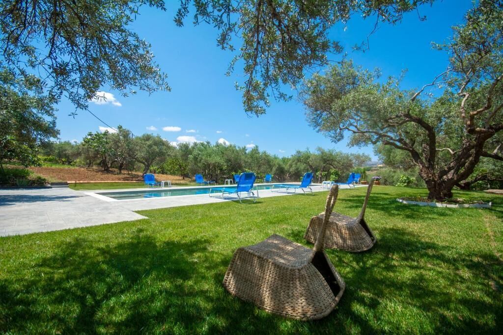 อพาร์ทเมนท์, ลานระเบียง, วิวสระว่ายน้ำ | สระว่ายน้ำ