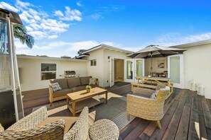 Outdoor dining - 30+ Stay Perfect For Families Mins 2 San Diego Bay (San Diego)
