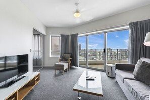 TV - Level 10 Life | Spacious 1 Bed Apartment | Pool (Darwin City)