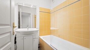 Bathroom - Charming apartment 4 people with mountain views (Grasse)