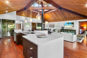 Interior - Tamatoa - Upscale Three Bedroom! (Anna Maria)