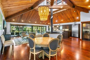 Dining - Tamatoa - Upscale Three Bedroom! (Anna Maria)