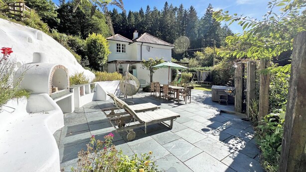 A house with a patio, outdoor seating, and a barbecue area. - Lost In The Woods Lodge (Bodmin)