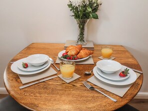 Dining - Holly Cottage (Whitby)