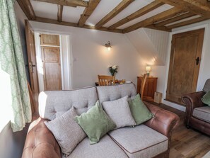 Living area - Holly Cottage (Whitby)